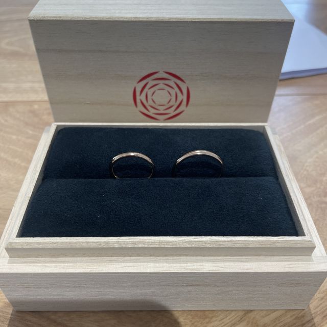 【出雲結(いずもゆい)の口コミ】 シンプルなデザインでありながら、飽きのこないもの。
指輪のコンセプトが…