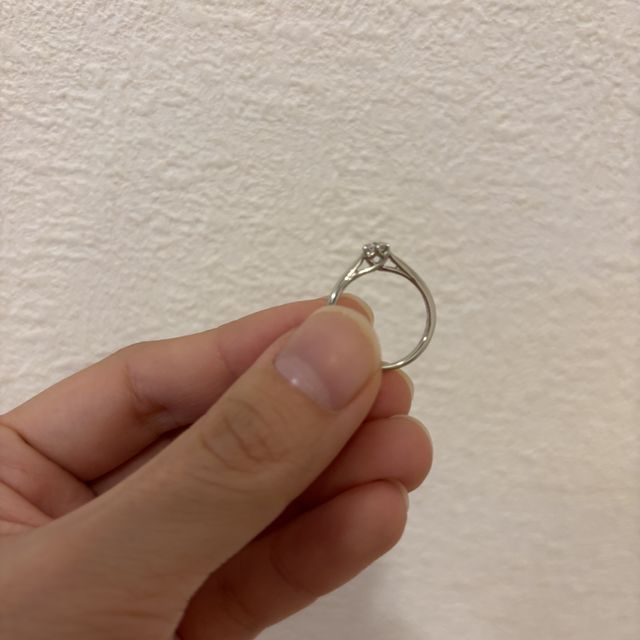 【銀座ダイヤモンドシライシの口コミ】 シンプル王道な婚約指輪に憧れていたので、まさに理想のデザインでした。…