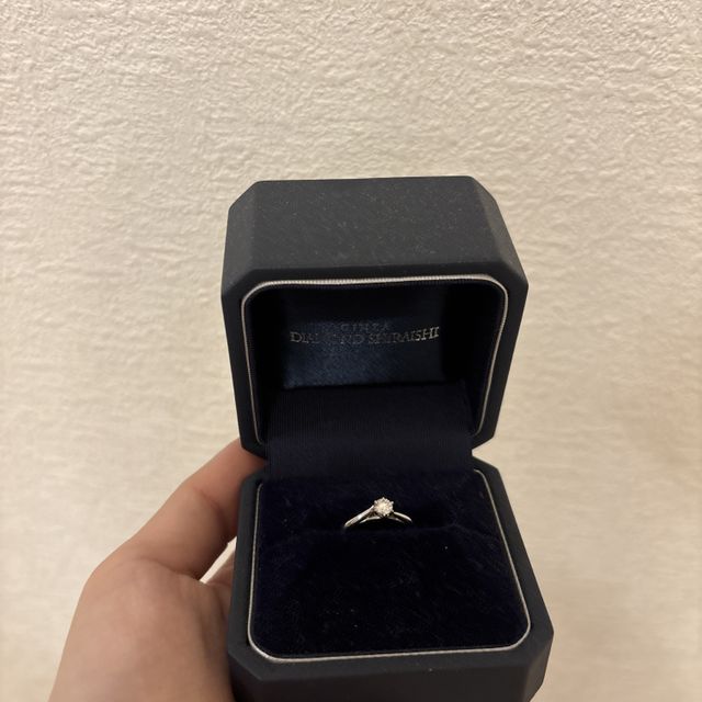 【銀座ダイヤモンドシライシの口コミ】 シンプル王道な婚約指輪に憧れていたので、まさに理想のデザインでした。…