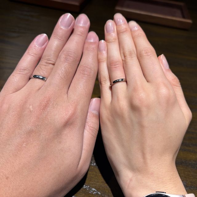 【TANZO.(鍛造指輪)の口コミ】 シンプルなデザインですが、光をきれいに反射していて、指に馴染みやすい…