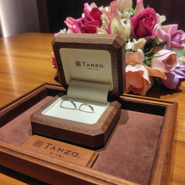 【TANZO.(鍛造指輪)の口コミ】 内側の加工が上質でつけ心地がとてもいい
ダイヤがすごく綺麗で見ていてう…