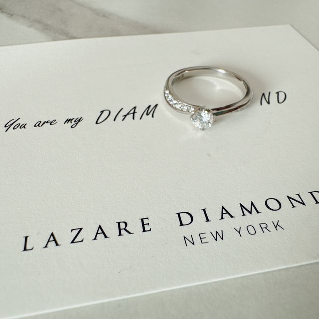【ラザール ダイヤモンド(LAZARE DIAMOND)の口コミ】 パレスは上下に美しいカーブでメレダイヤがついていて、一目惚れでした。…