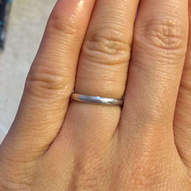 【ティファニー(Tiffany & Co.)の口コミ】 指輪をはめていないかのような、とても軽い付け心地がよい。結婚指輪は日…