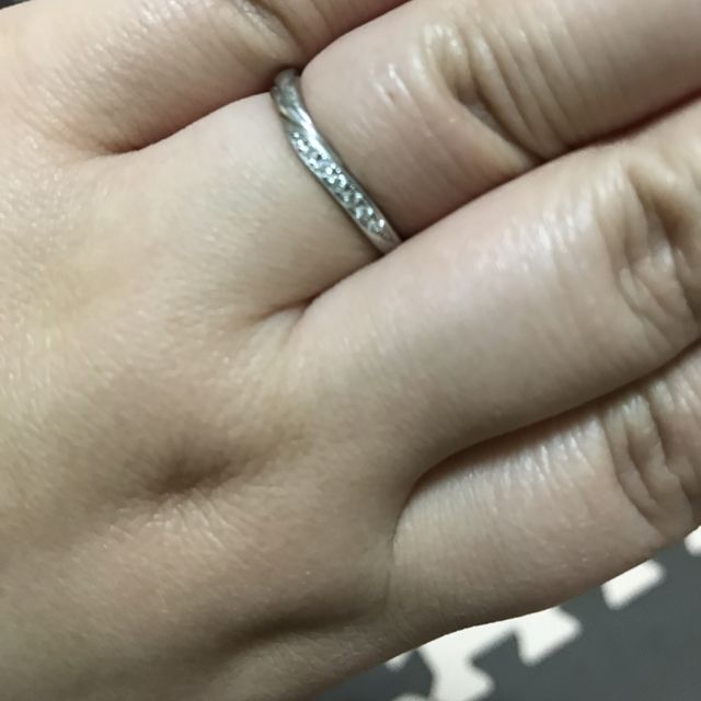 【俄(にわか)の口コミ】 とにかく、一目惚れでした。
ほかの店舗も見ましたが、これ！という指輪が…