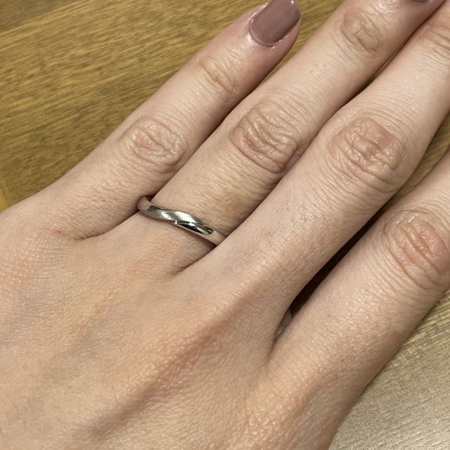 【アイプリモ(I-PRIMO)の口コミ】 ウェーブデザインで指が長く見えます！シンプルなマットデザインとは違く…