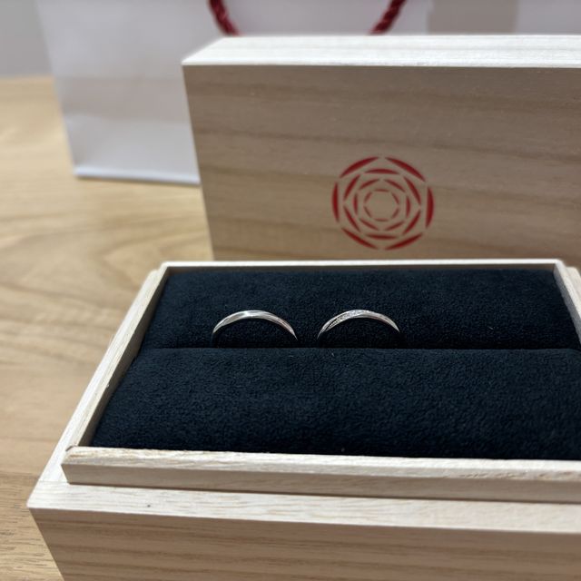 【出雲結(いずもゆい)の口コミ】 普段アクセサリーを着用しない方でも自然に馴染むようなシンプルなデザイ…