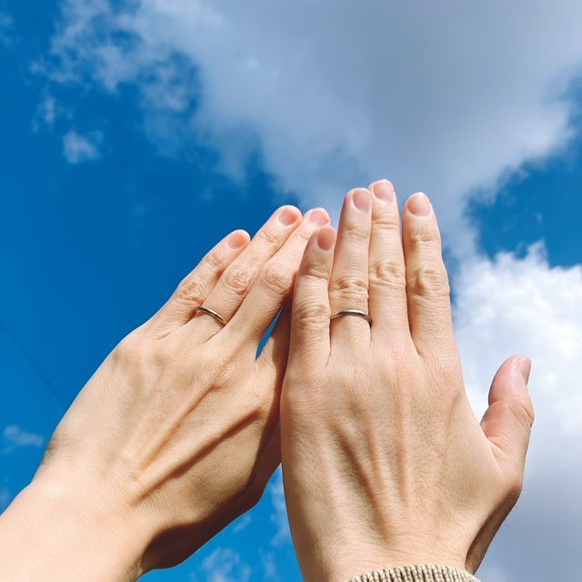 【Cayof(カヨフ)の口コミ】 シンプルながらも、表面のぽこぽことした自然なテクスチャーが魅力の指輪…