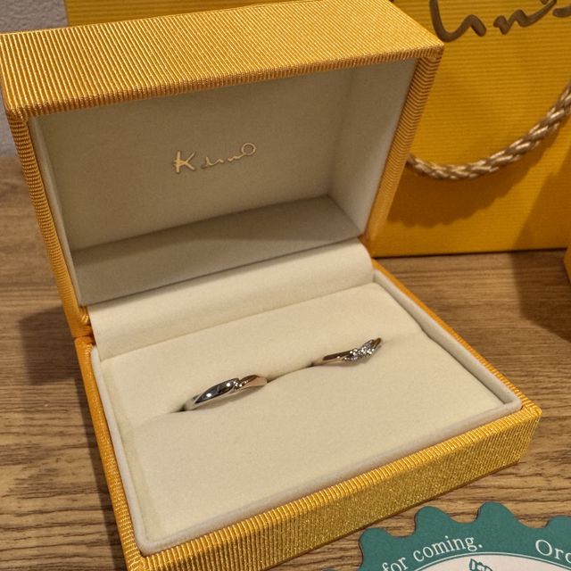 【ケイウノ ブライダル(K.UNO BRIDAL)の口コミ】 個性的なデザインで周りと被らないリングが良かったので、プラチナとゴー…