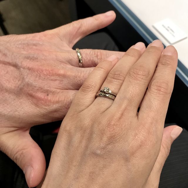 【銀座ダイヤモンドシライシの口コミ】 普段使いしやすい婚約指輪を探していましたので、出っ張りが少ないこちら…