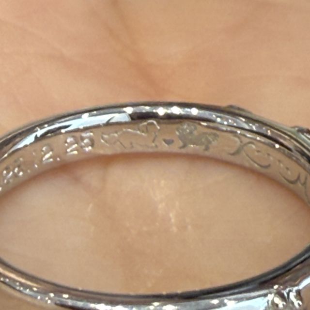 【ケイウノ ブライダル(K.UNO BRIDAL)の口コミ】 フルオーダーでデザイナーさんとたくさん話し合って決めました。
私の愛犬…