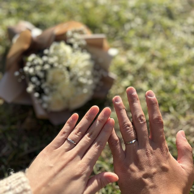 【銀座ダイヤモンドシライシの口コミ】 何個も試着して、この指輪に決めました！
決め手は、ダイヤが5つ入ってい…