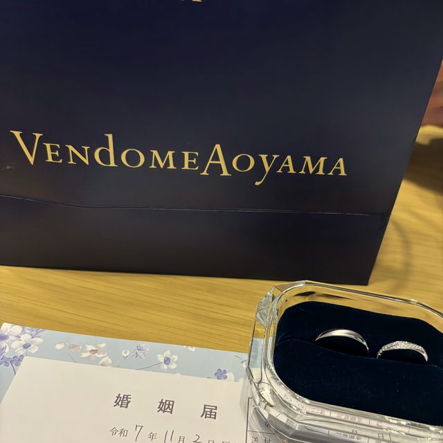 【ヴァンドーム青山(VENDOME AOYAMA)の口コミ】 指輪の素材はプラチナ950でしっかりしていて、きらめくデザインに惹かれま…