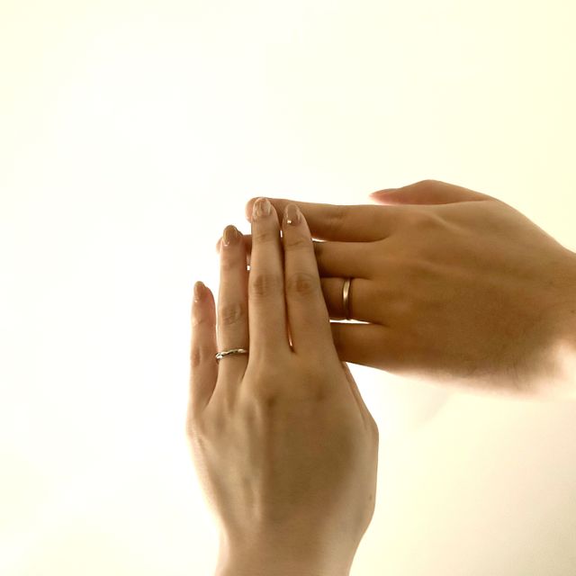 【ヴァンドーム青山(VENDOME AOYAMA)の口コミ】 　結婚指輪は毎日身につけるものなので、耐久性の高い素材を選びました。
…
