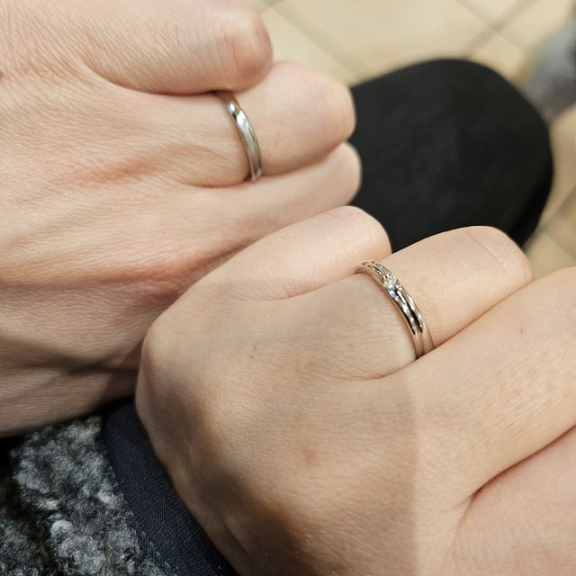 【銀座ダイヤモンドシライシの口コミ】 私の指の形や色ではストレートのデザインやシルバーリングは似合わないと…