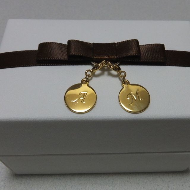 【アイプリモ(I-PRIMO)の口コミ】 お店の方から「手を繋いでいるようなデザイン」と説明され、結婚指輪のデ…