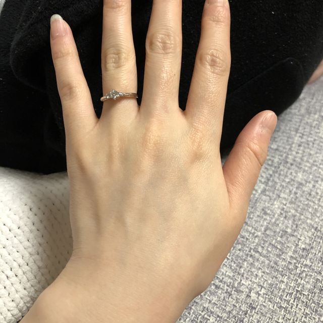 【LEGAN(レガン)の口コミ】 ぱっと見ではダイヤが3つ並んだ高級感◎な王道デザイン！それで充分きれい…