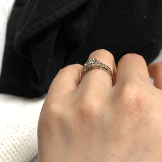 【LEGAN(レガン)の口コミ】 ぱっと見ではダイヤが3つ並んだ高級感◎な王道デザイン！それで充分きれい…