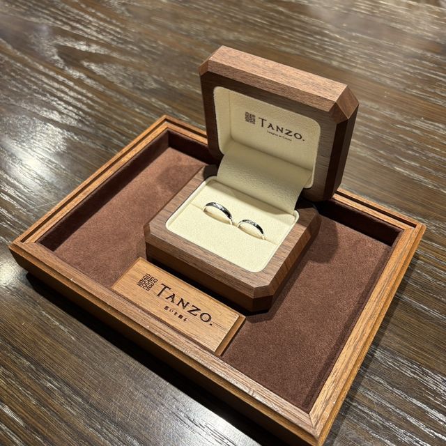 【TANZO.(鍛造指輪)の口コミ】 細部まで丁寧に作られていて、指になじむ着け心地がとても良いです。特集…