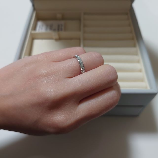 【ヴァンドーム青山(VENDOME AOYAMA)の口コミ】 ストレートタイプでダイヤの輝きがある指輪が欲しかったためハーフエタニ…