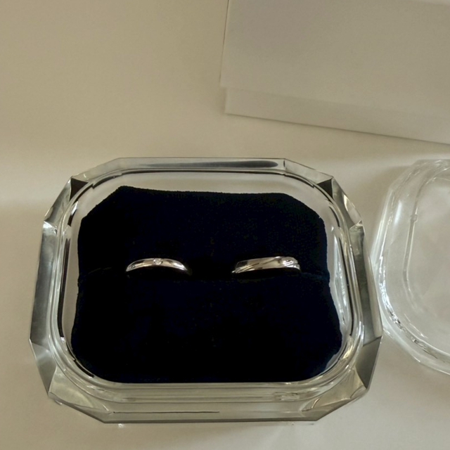 【ヴァンドーム青山(VENDOME AOYAMA)の口コミ】 ウェーブで線が控えめに入っていてシンプルなデザインが気に入ってます。
…