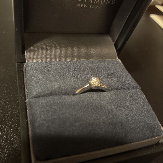 【ラザール ダイヤモンド(LAZARE DIAMOND)の口コミ】 ノーブルかつ華やかな佇まいが一目見て気に入りました。ダイヤモンドの輝…