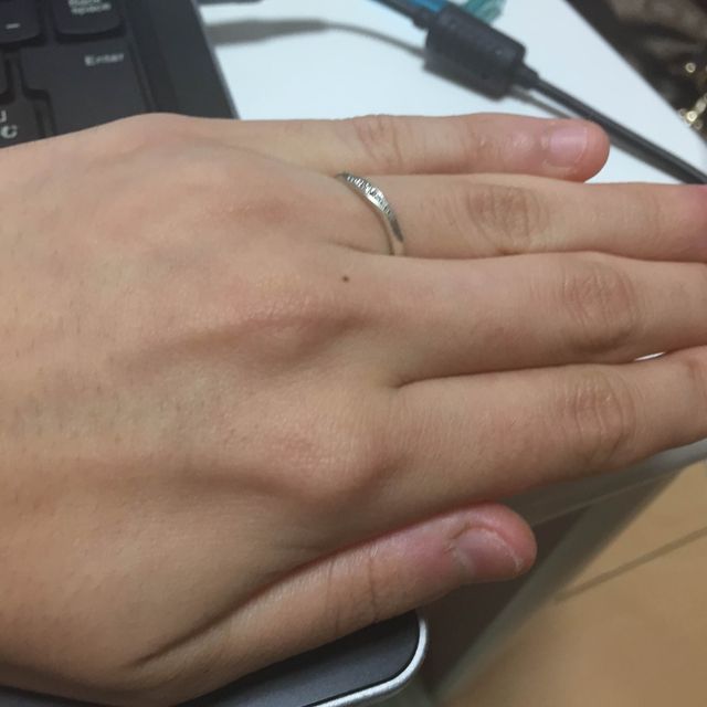 【4℃ BRIDAL(ヨンドシーブライダル)の口コミ】 自分の指が７号であるため、奇数号は取り寄せになると言われたが、流線型…