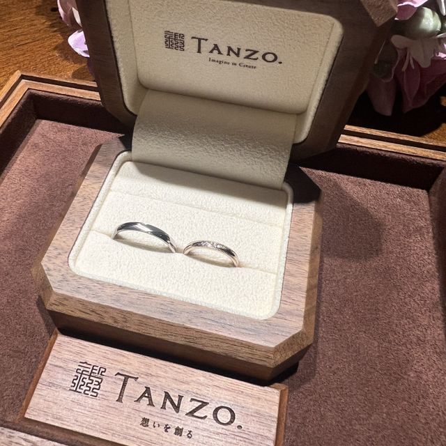 【TANZO.(鍛造指輪)の口コミ】 それぞれ自分の手に馴染む色味を選べて、デザインもそれぞれの好みに合わ…