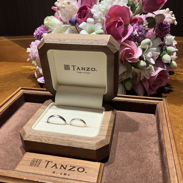 【TANZO.(鍛造指輪)の口コミ】 私の結婚指輪は妻のリングがキラキラとしたものになっているので、普段使…