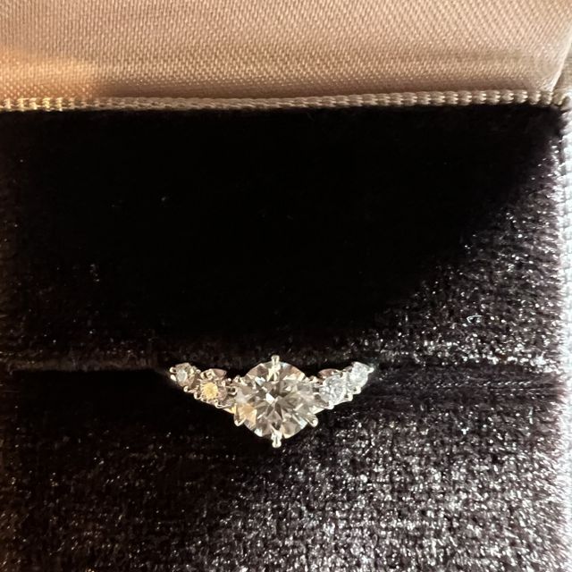 【アイプリモ(I-PRIMO)の口コミ】 ダイヤのへこだわりをメインにしました。
また、価格帯とも調整しました。…