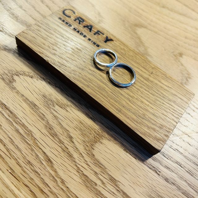 【CRAFY(クラフィ)の口コミ】 CRAFYで結婚指輪を作りました。職人さんが丁寧に相談に乗ってくれて、デザ…