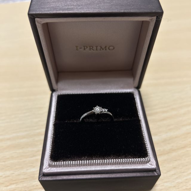 【アイプリモ(I-PRIMO)の口コミ】 デザインがアシンメトリーなのがいいです！自分にキラキラ見せたいのか、…