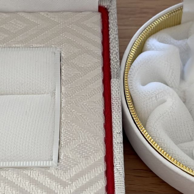 【カオキ　ダイヤモンド専門卸直営店の口コミ】 指輪を大事にできるように、最初に2人それぞれの指の形をもとに、きれいに…