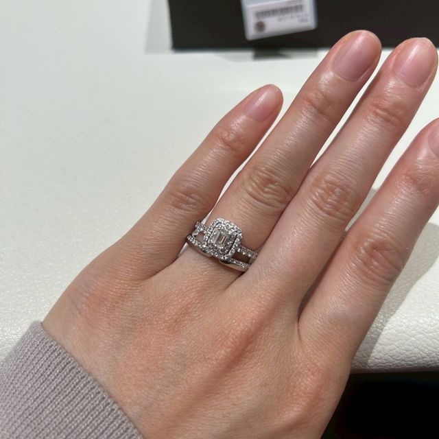 【アイプリモ(I-PRIMO)の口コミ】 繊細なデザインが魅力で、一目で心を奪われました。控えめながら存在感の…