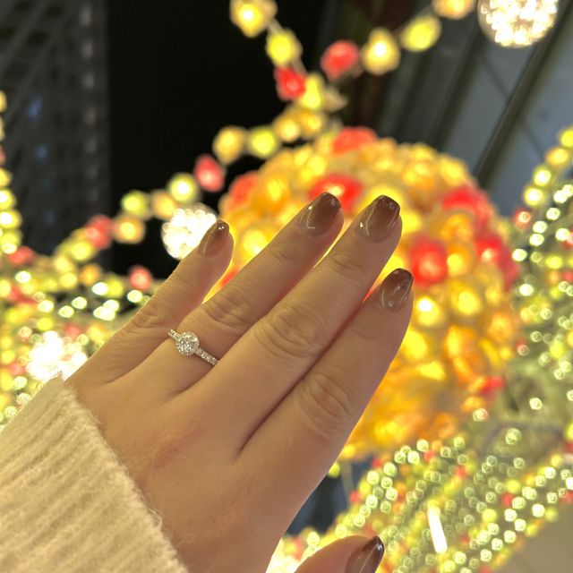 【宝寿堂(ほうじゅどう)の口コミ】 指が短く太めの私でも上品に馴染み、デザインの美しさが際立ちます。光に…