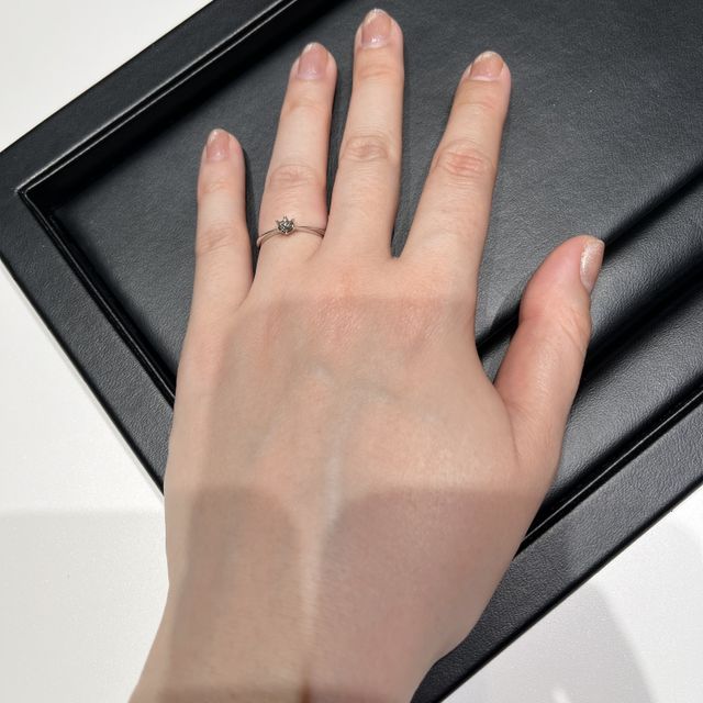 【ラザール ダイヤモンド(LAZARE DIAMOND)の口コミ】 王道のデザインを求めていたらピッタリなものに出会えました。ダイヤモン…