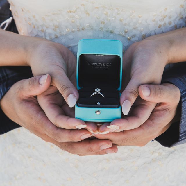 【ティファニー(Tiffany & Co.)の口コミ】 プラチナで、ティファニーと決めていました。セッティングは6つの爪で石の…