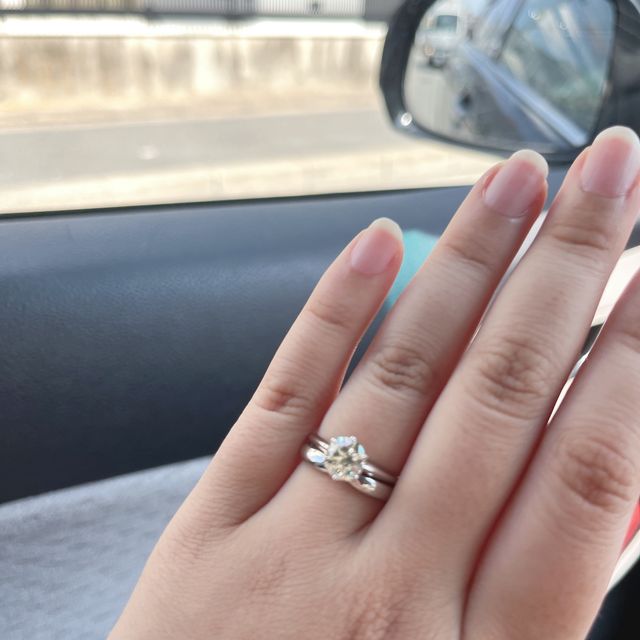 【ティファニー(Tiffany & Co.)の口コミ】 プラチナで、ティファニーと決めていました。セッティングは6つの爪で石の…