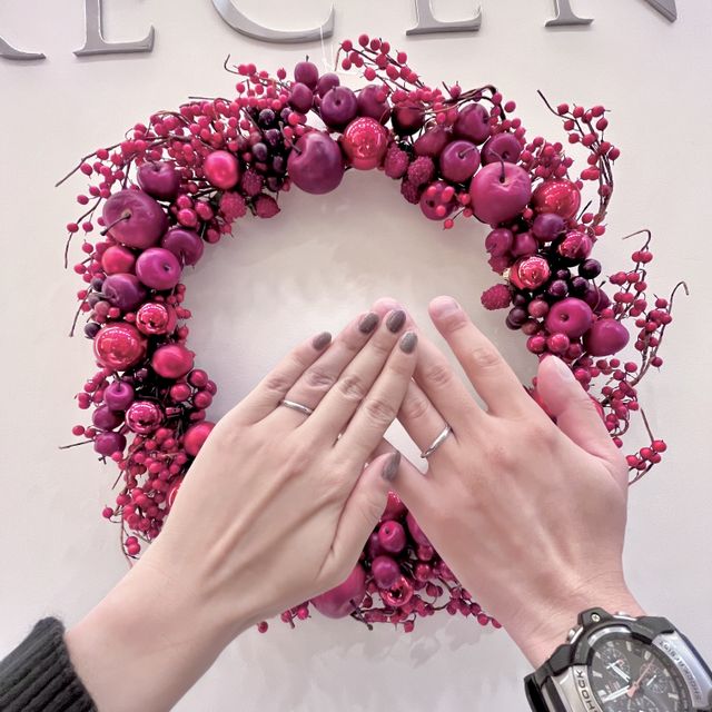 【TRECENTI(トレセンテ)の口コミ】 シンプルだけど少しデザイン性がある
夫婦でお揃いのデザイン
表面に石が…