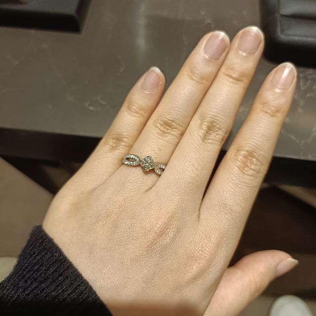 【ブシュロン(BOUCHERON)の口コミ】 大手婚約指輪ブランドは全部見てみたいと思い、ほかも何店舗か見学した後…