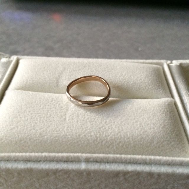 【A・D・A(エー・ディー・エー)の口コミ】 結婚指輪を普段から身に着けておきたいと考えていたため、ダイヤなどの装…