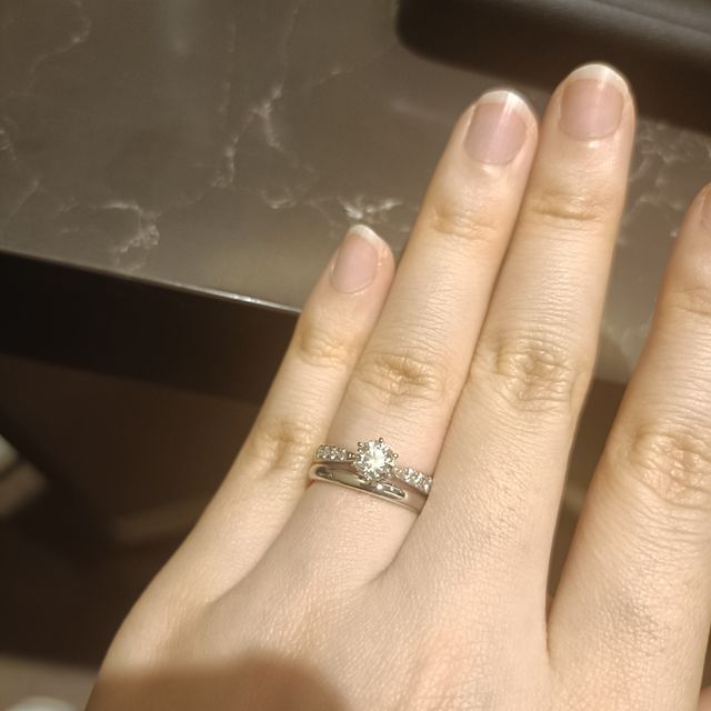 【TASAKI(タサキ)の口コミ】 ダイヤを支える6本の爪と、ダイヤ本体付近のリングが細くなっているデザイ…