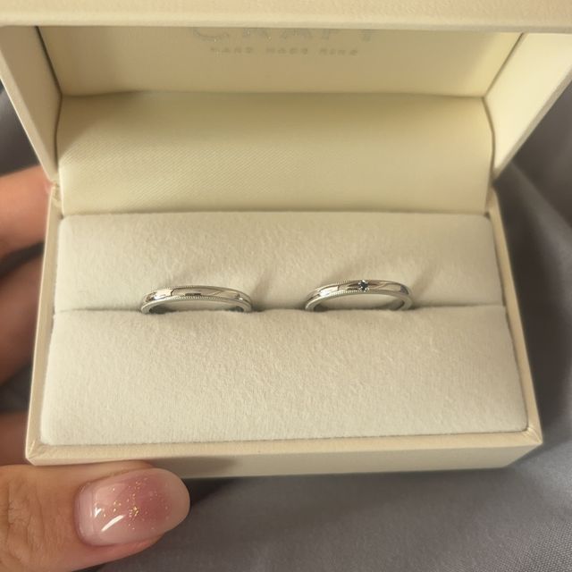 【CRAFY(クラフィ)の口コミ】 フォーマルでもカジュアルでもつかえる、リバーシブルなデザイン。
前面と…