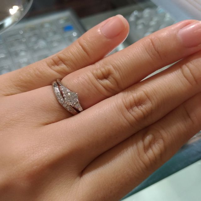 【宝寿堂(ほうじゅどう)の口コミ】 婚約指輪もこちらで購入しており、品質・価格・お店の対応ともに満足だっ…