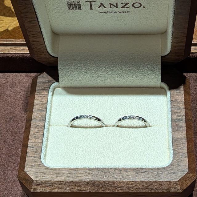 【TANZO.(鍛造指輪)の口コミ】 指輪の輝き、丈夫さと品質の高さが気に入りました。表面のテクスチャー加…