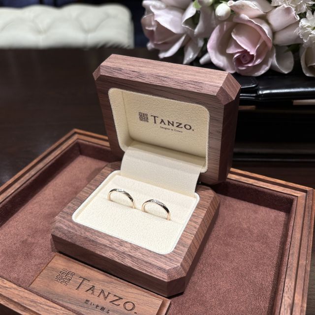 【TANZO.(鍛造指輪)の口コミ】 シンプルかつ周りと被らないことがおすすめです。肌馴染みの良いオリジナ…