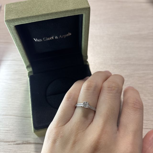 【ヴァン クリーフ＆アーペル(Van Cleef & Arpels)の口コミ】 0.3カラット、Eカラー、VVS1、excellentカットです。どんな角度から見ても…
