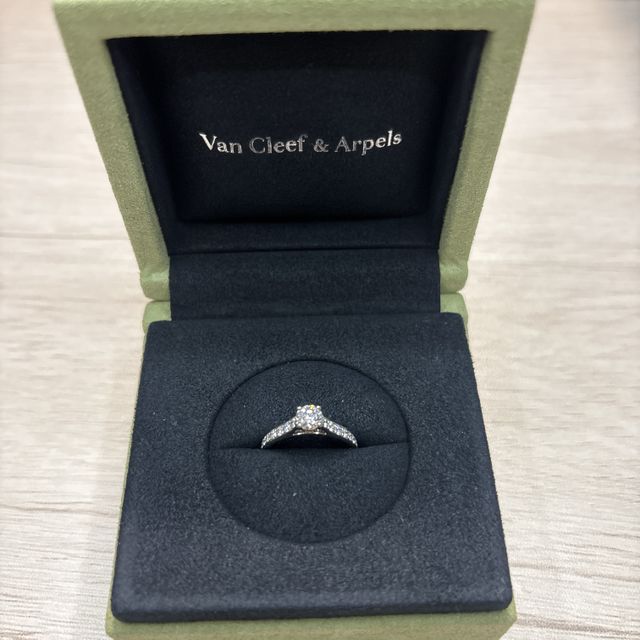 【ヴァン クリーフ＆アーペル(Van Cleef & Arpels)の口コミ】 0.3カラット、Eカラー、VVS1、excellentカットです。どんな角度から見ても…