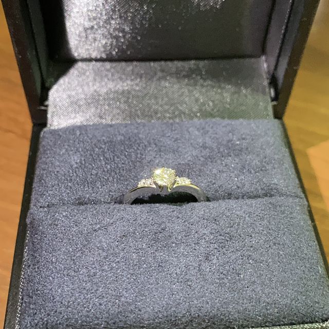 【ラザール ダイヤモンド(LAZARE DIAMOND)の口コミ】 パートナーの手が華奢なため、つけた際に綺麗に見えるデザインを選びまし…