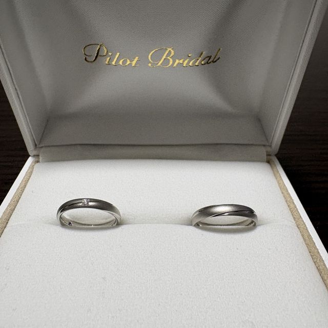 【PILOT BRIDAL(パイロットブライダル)の口コミ】 ツヤも艶消しもどちらもいいなと思い、ずっと迷っていました。尚且つあま…