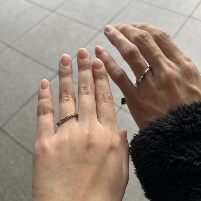 【ラザール ダイヤモンド(LAZARE DIAMOND)の口コミ】 他にはあまりないシャープというかエッジのきいているデザインです。
ダイ…